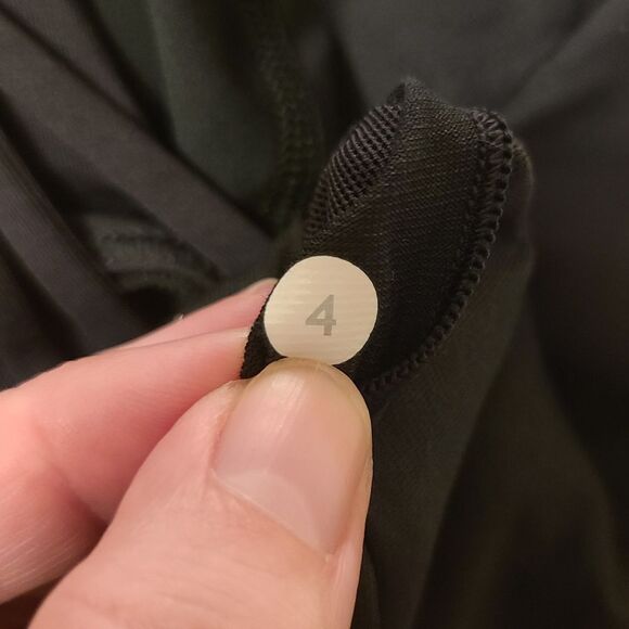 Lululemon Exquisite Tank II Black Size 4 RARE - Picture 3 of 6